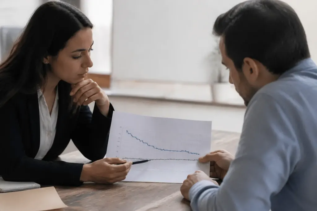 Tableau comparatif montrant baisse progressive versus stabilité mensuelle assurance