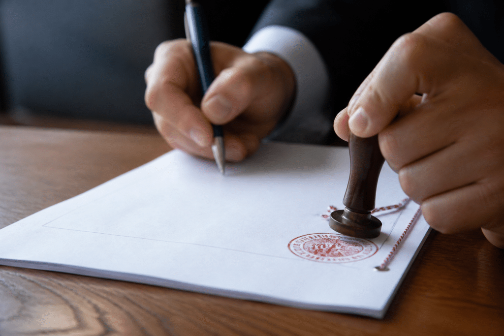 Document officiel avec tampon tribunal et signature finale