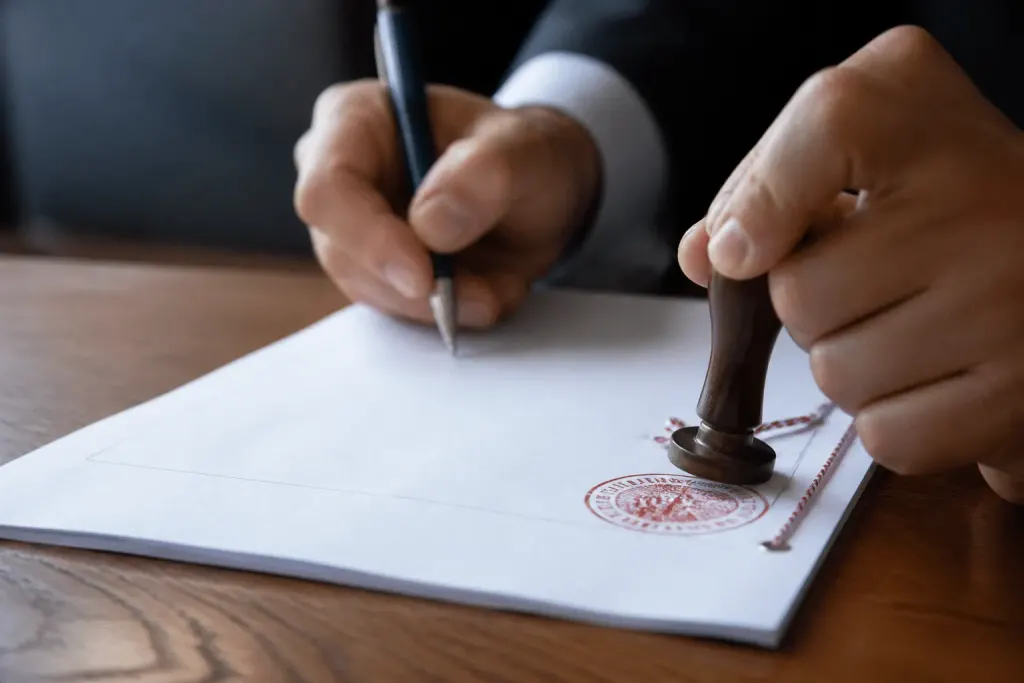 Document officiel avec tampon tribunal et signature finale