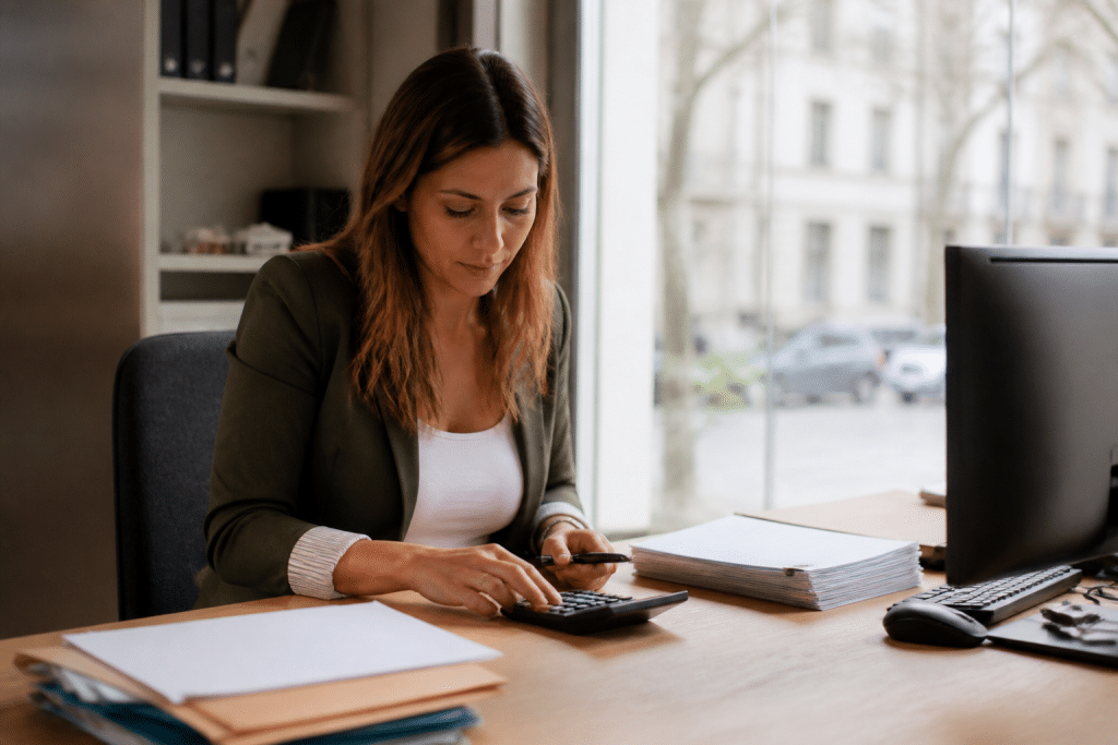 Agent immobilier calcule pourcentage commission sur contrat vente