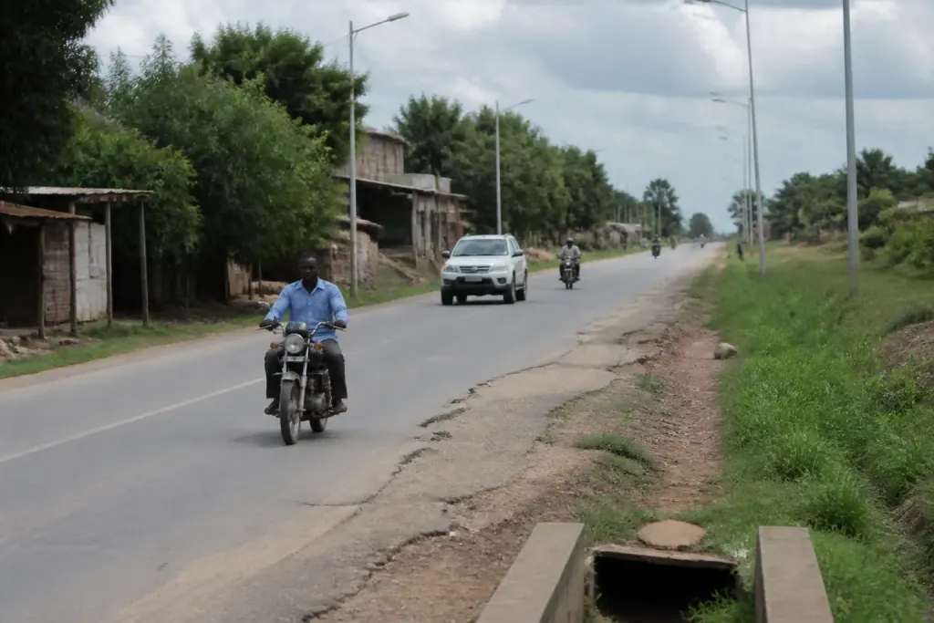 Axes routiers connectant trois communes avec habitants circulant